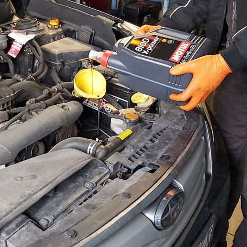 Wymiana oleju silnikowego w warsztacie Automechanika Jarosz